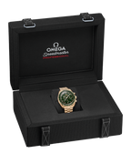 Speedmaster Moonwatch Professional 42 mm, Sedna™ gold on leather strap
