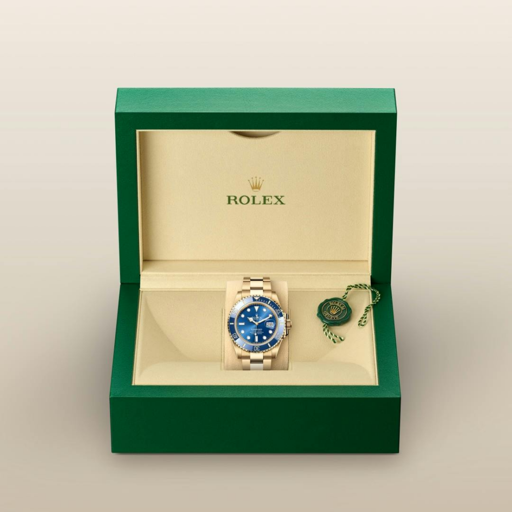 B- Rolex Submariner Date Oyster, 41 mm, yellow gold