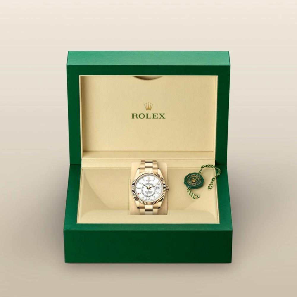 Rolex Sky-Dweller Oyster, 42 mm, yellow gold